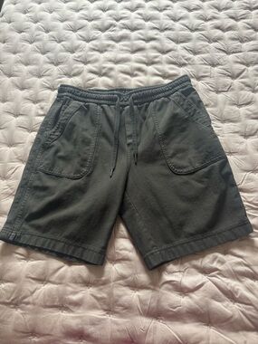 Athleta Farallon Bermuda Shorts Women Size 8 Grey Drawstring Zip Pocket Casual